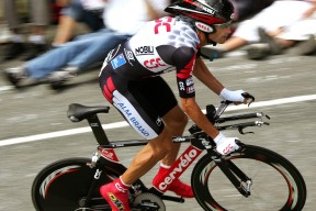 开云体育APP下载-冰岛踏平马赛，皮克在东决关键战接管比赛，跨界英雄的孤勇与回响